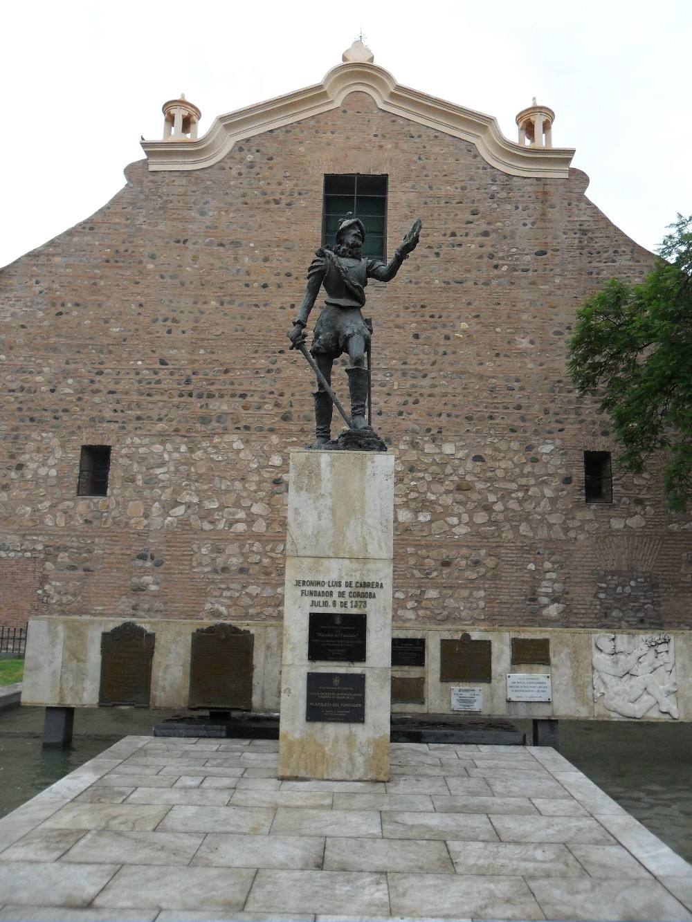 Monumento a Jerónimo Luis de Cabrera, fundador de Córdoba
